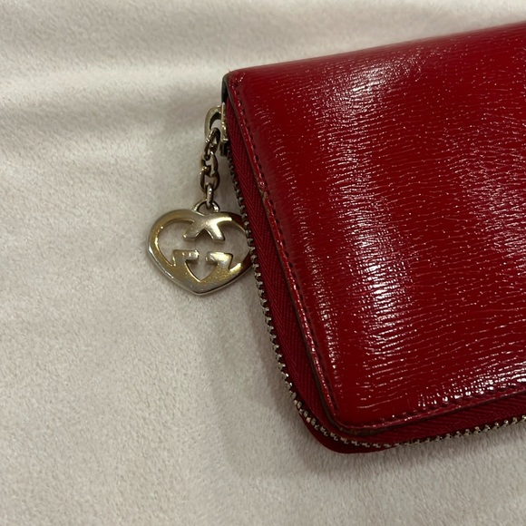 Authentic Gucci Interlocking Heart Zip Wallet - Picture 2 of 11